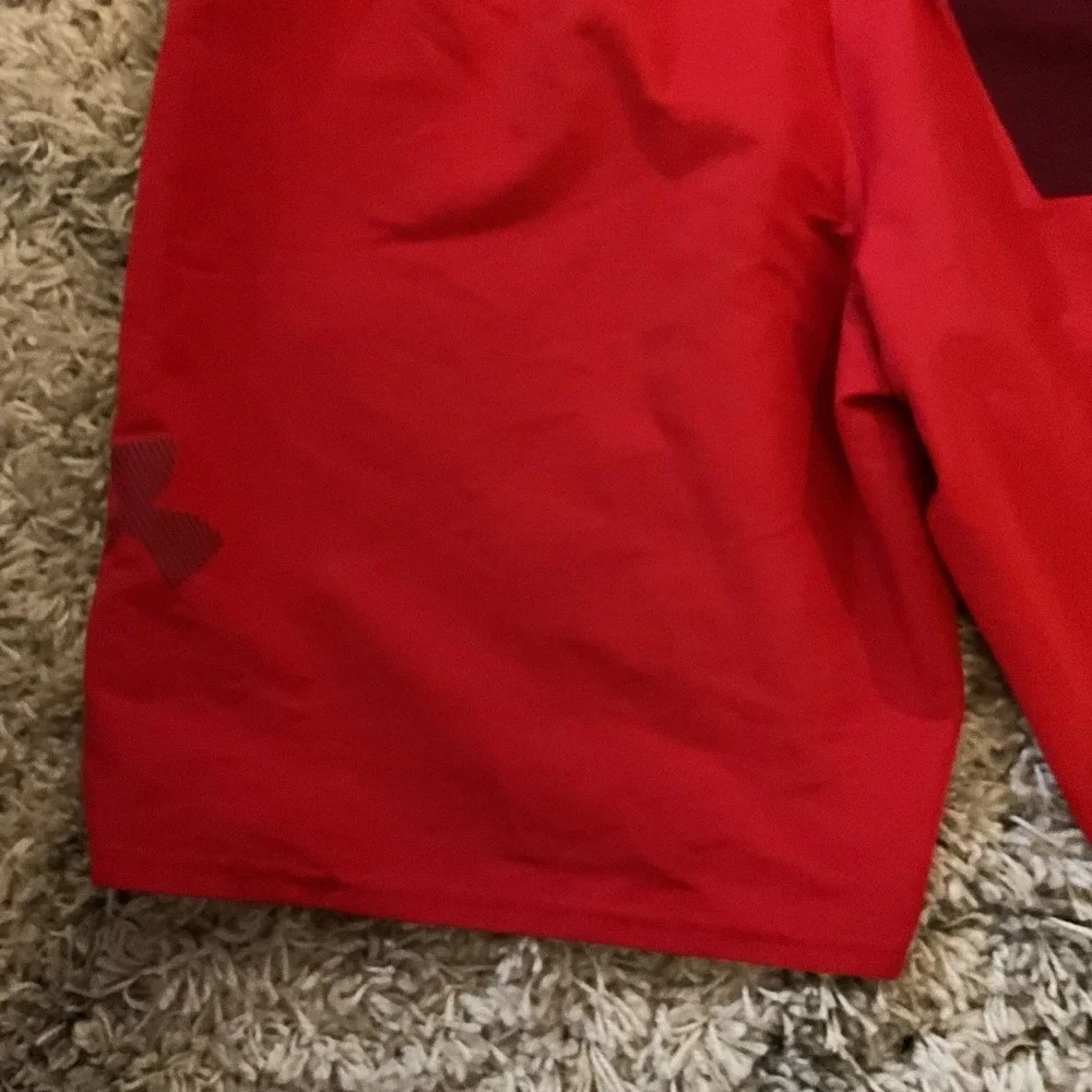 Under Armour HeatGear Mens Red Board Shorts Swim Trunks Loose Fit Size 36‎